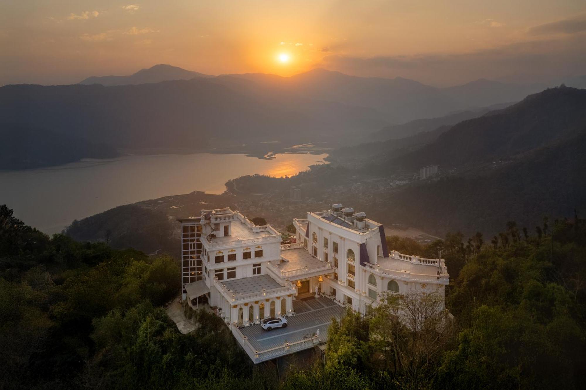 Le Glamour Luxury Resort&Wellness Spa Pvt Ltd Pokhara Exterior foto